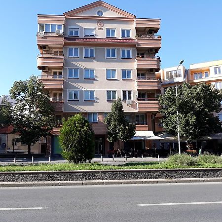 Ap Apartment Near Center Park Skopje Esterno foto